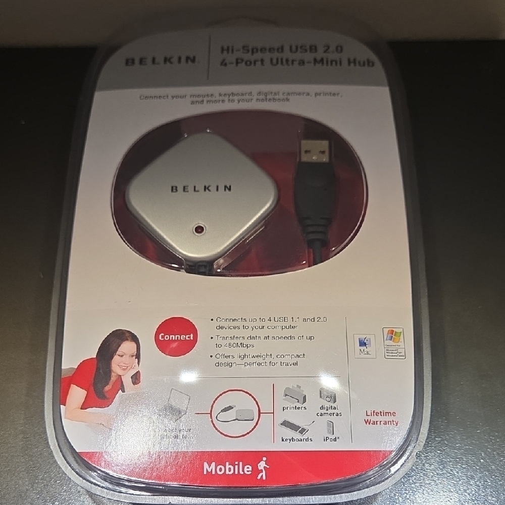 Belkin USB 2.0 Mini Hub in Silver and Black